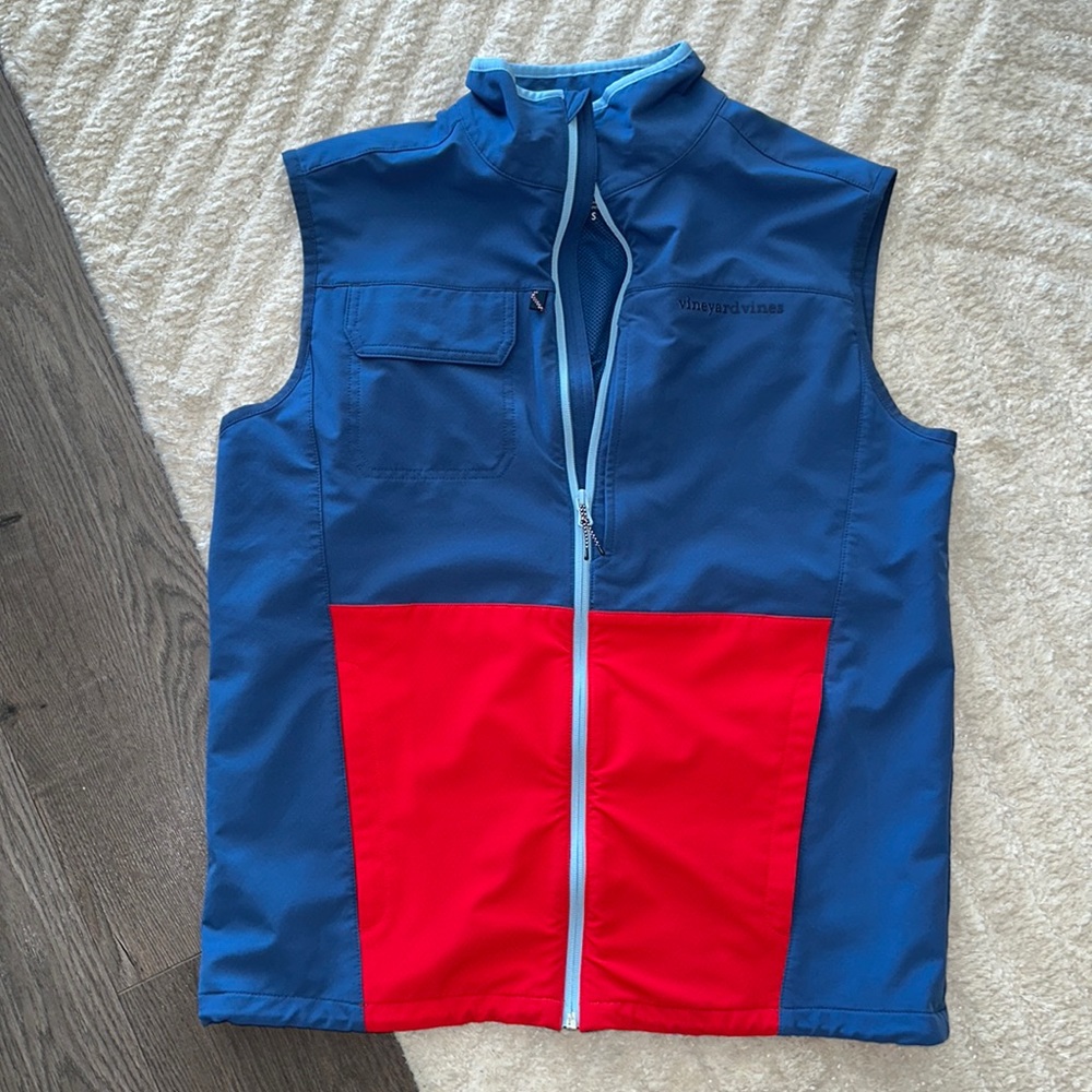 Vineyard Vines performance vest. Size small